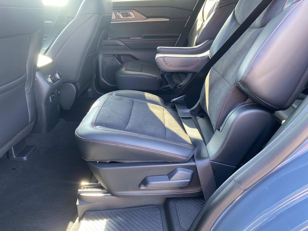 2026 Ford Explorer ST - Photo 10