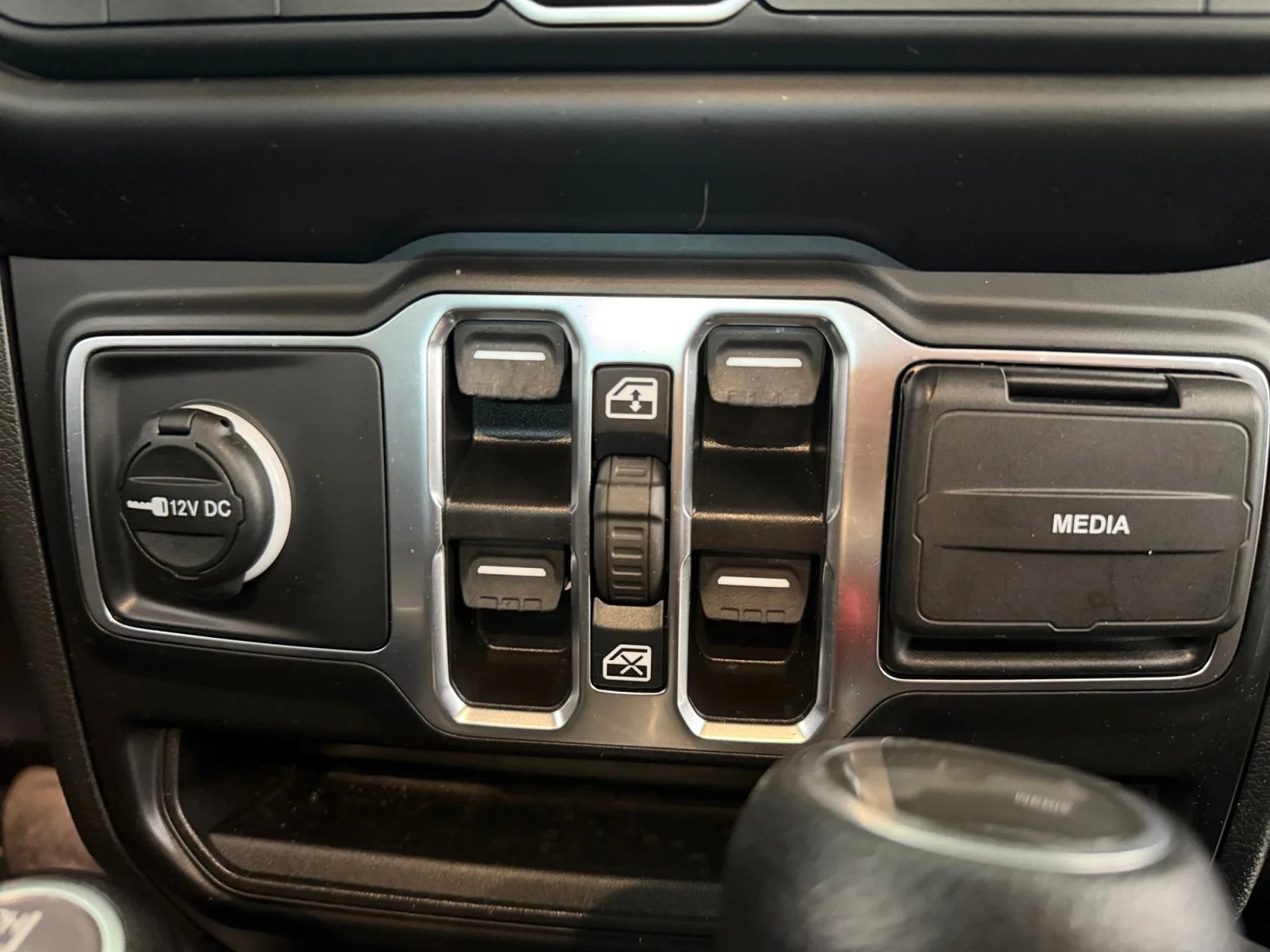 Used 2023 Black Clearcoat Jeep Sport S image 32