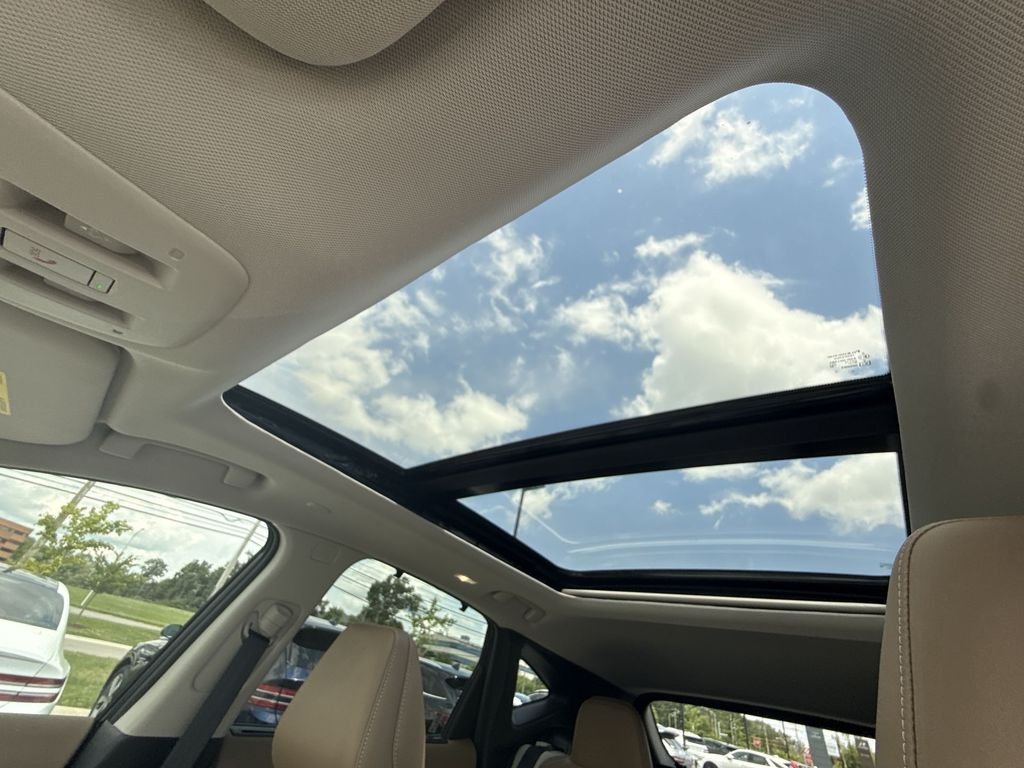 Used 2025 White Nissan Platinum image 21