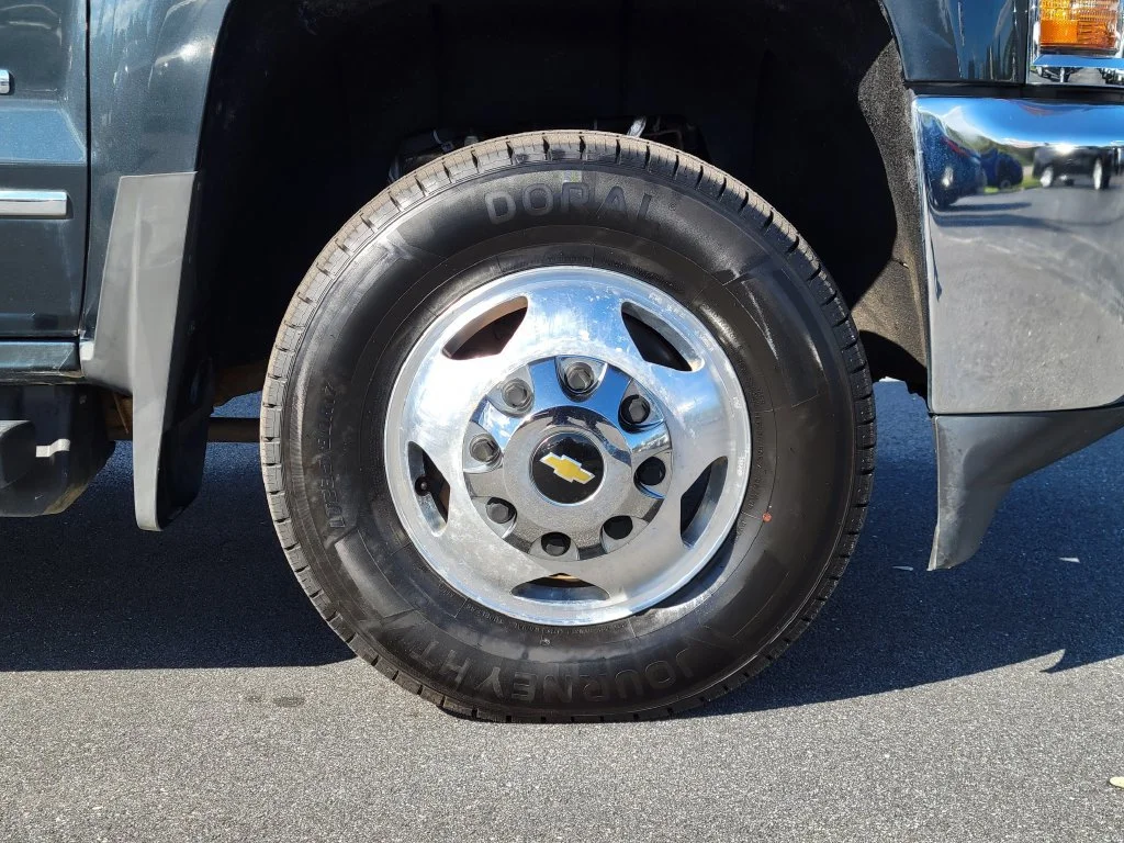 Used 2019 GRAPHITE METALLIC Chevrolet LTZ image 10