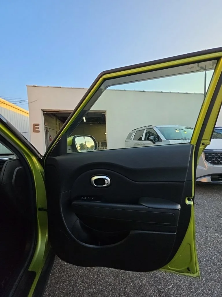 Used 2015 Green Kia + image 23