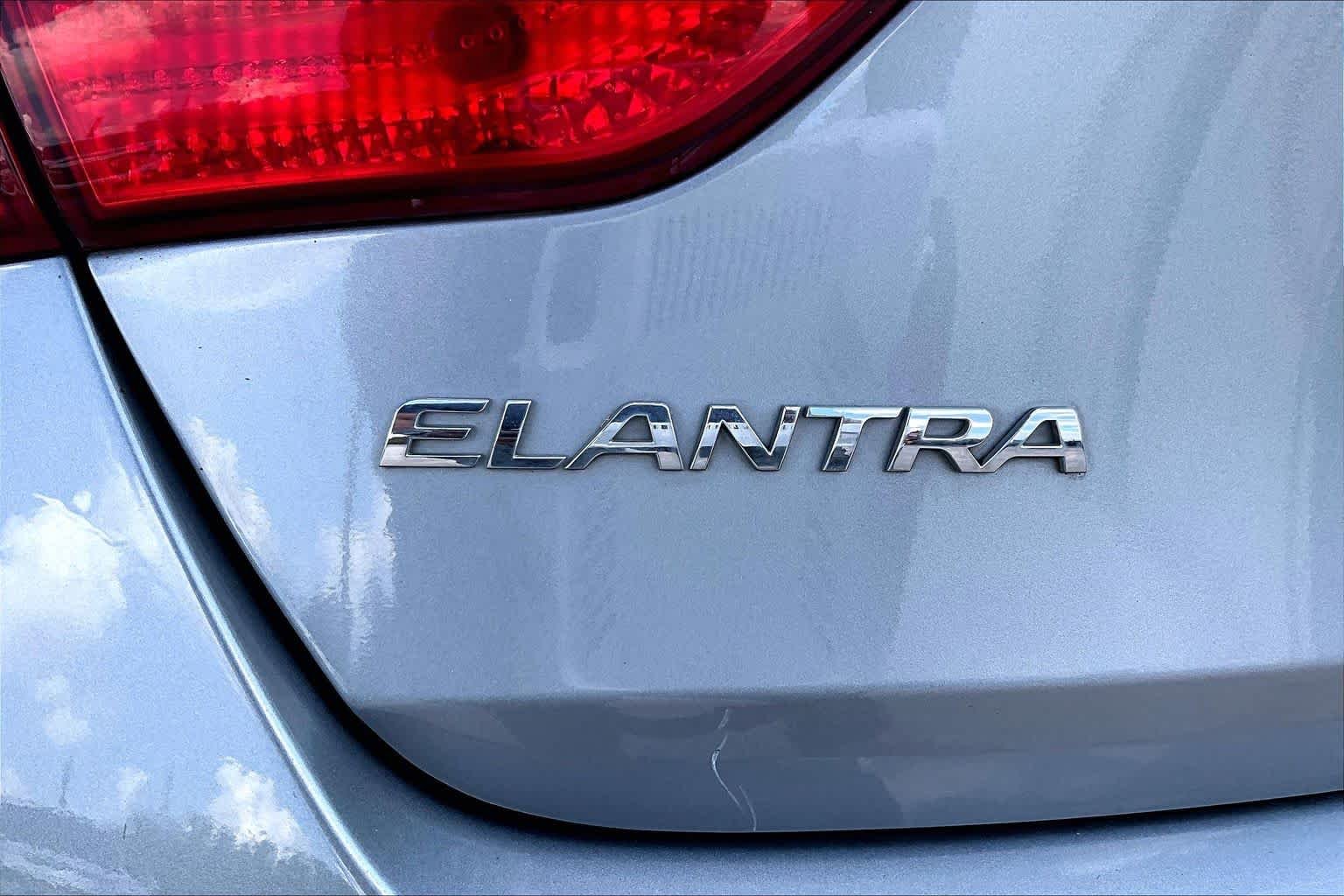 Used 2016 Titanium Gray Metallic Hyundai  image 10