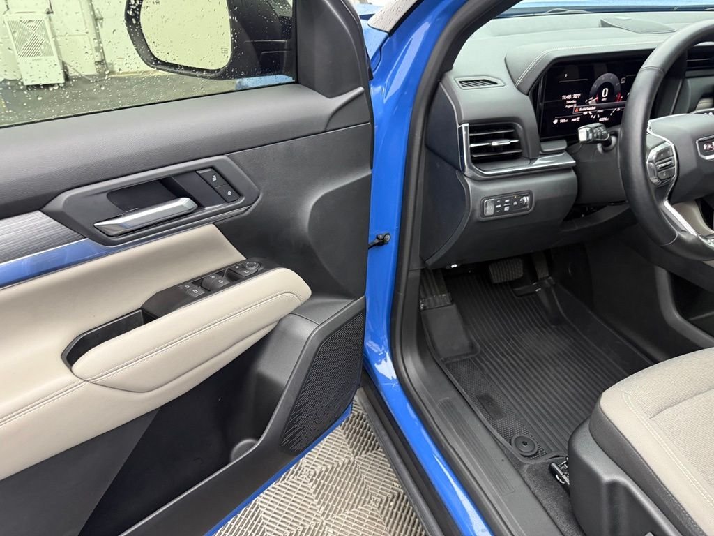 Used 2025 Metallic GMC Elevation image 16