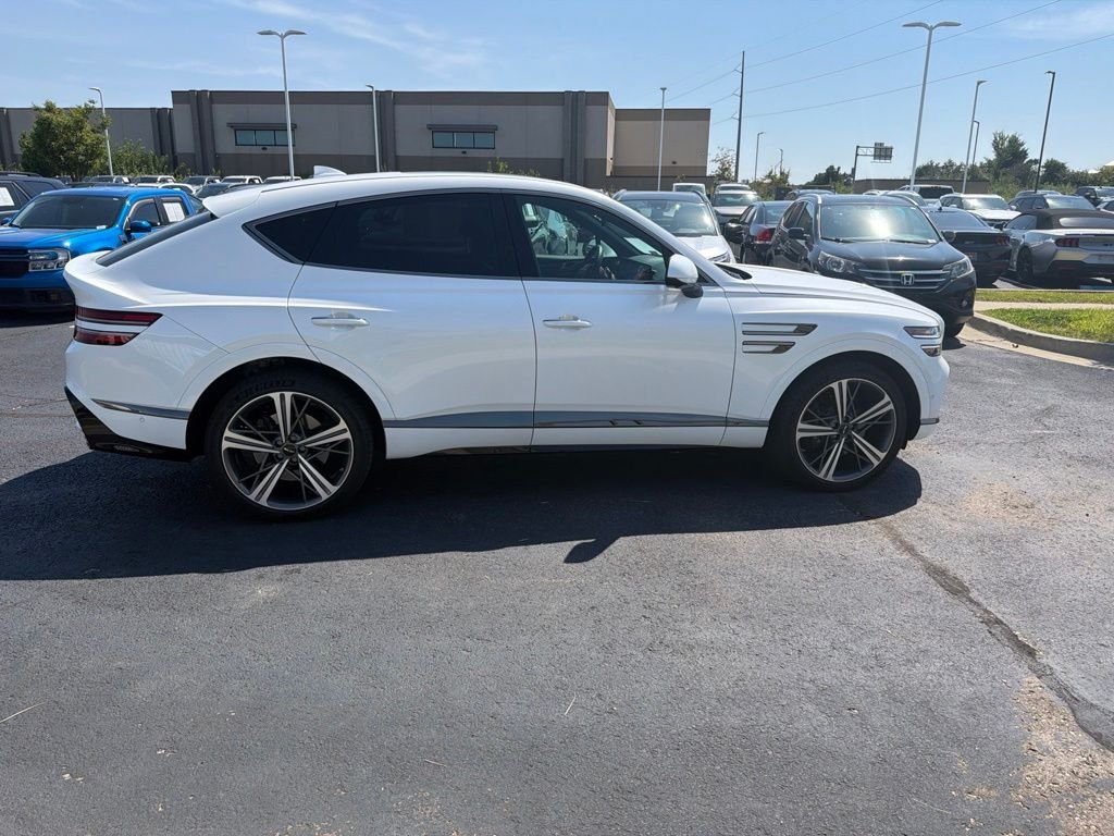 Used 2025 White Genesis 3.5T e-SC image 8