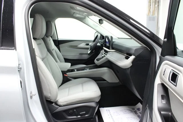 New 2026 Space White Metallic Ford Active image 41