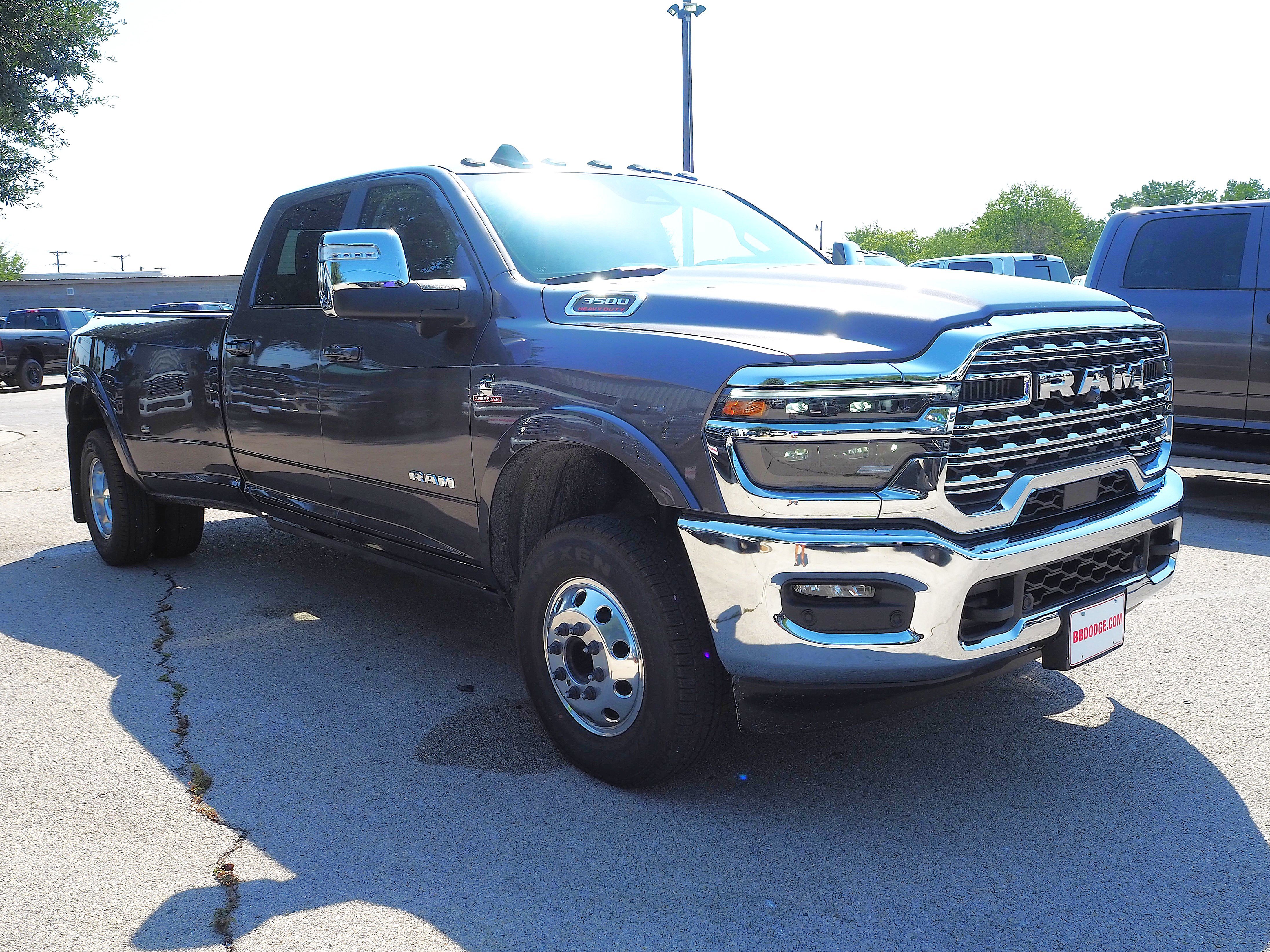 New 2026 Granite Crystal Metallic Clear-Coat Exterior Paint RAM Longhorn image 4