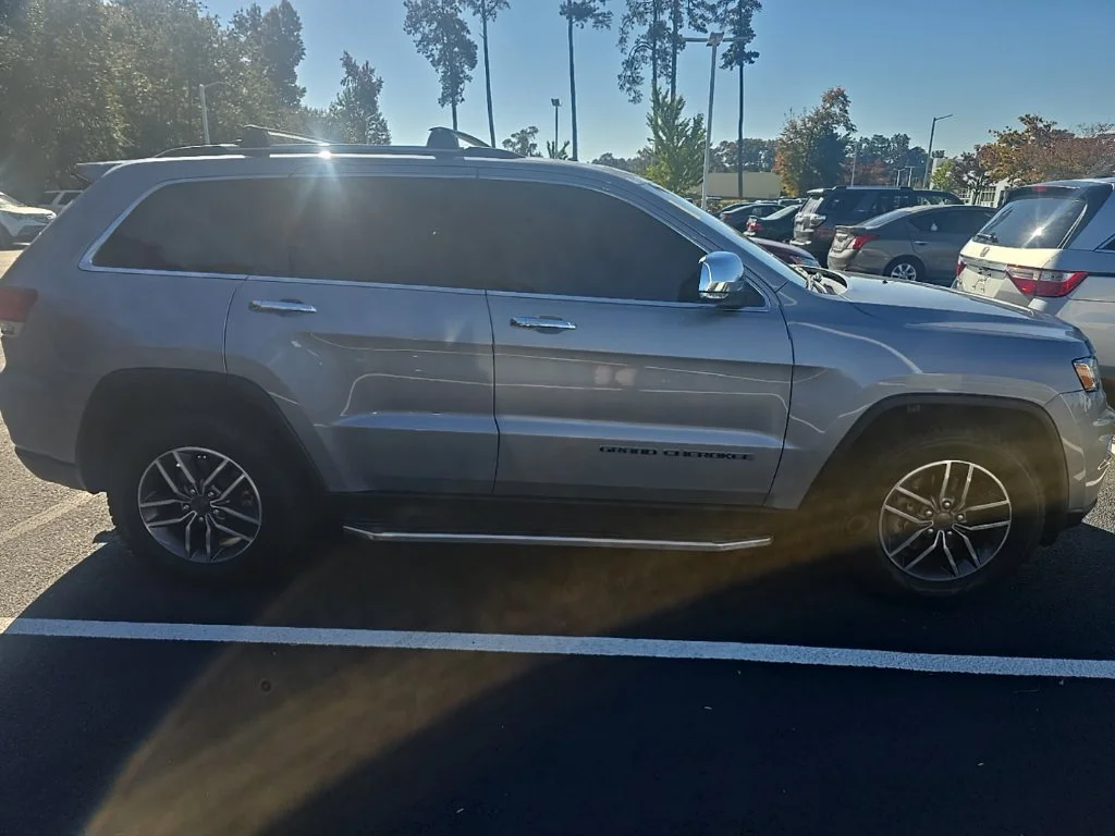 Used 2020 Silver Jeep Limited image 4