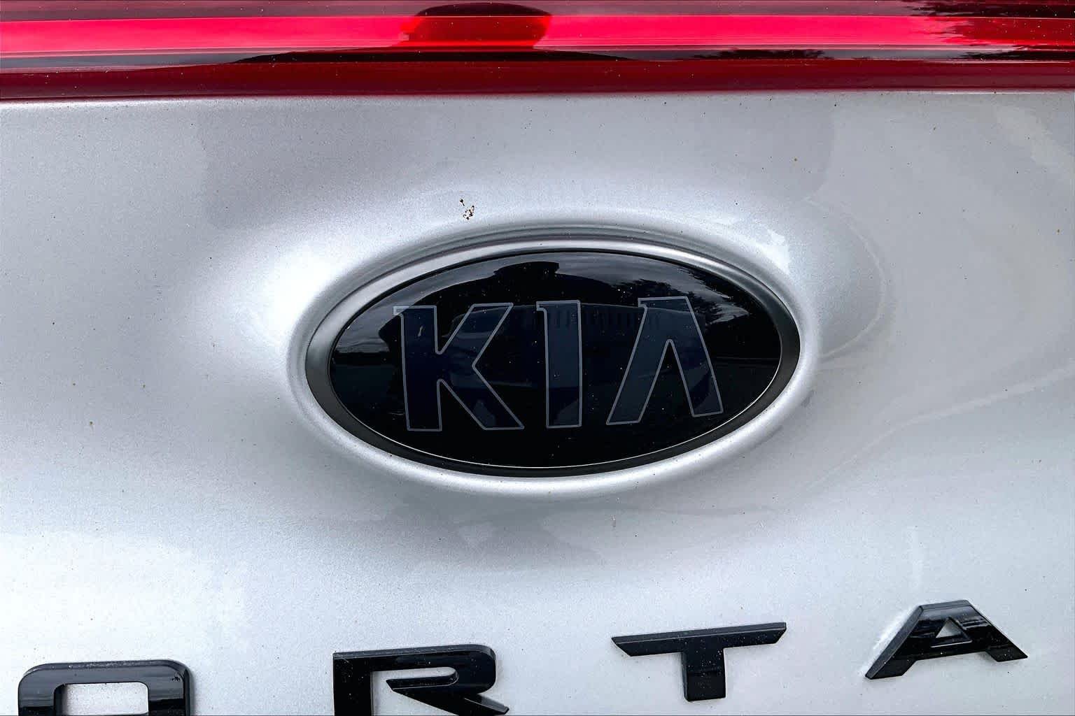 Used 2021 Sparkling Silver Kia S image 31
