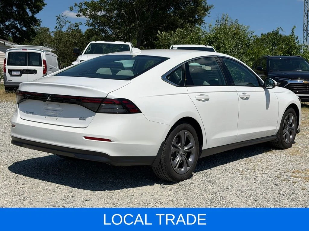 Used 2023 White Honda EX image 4