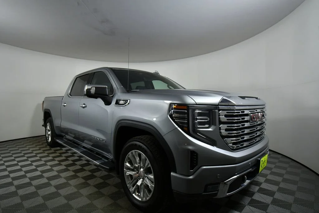 Used 2025 Sterling Metallic GMC Denali image 8
