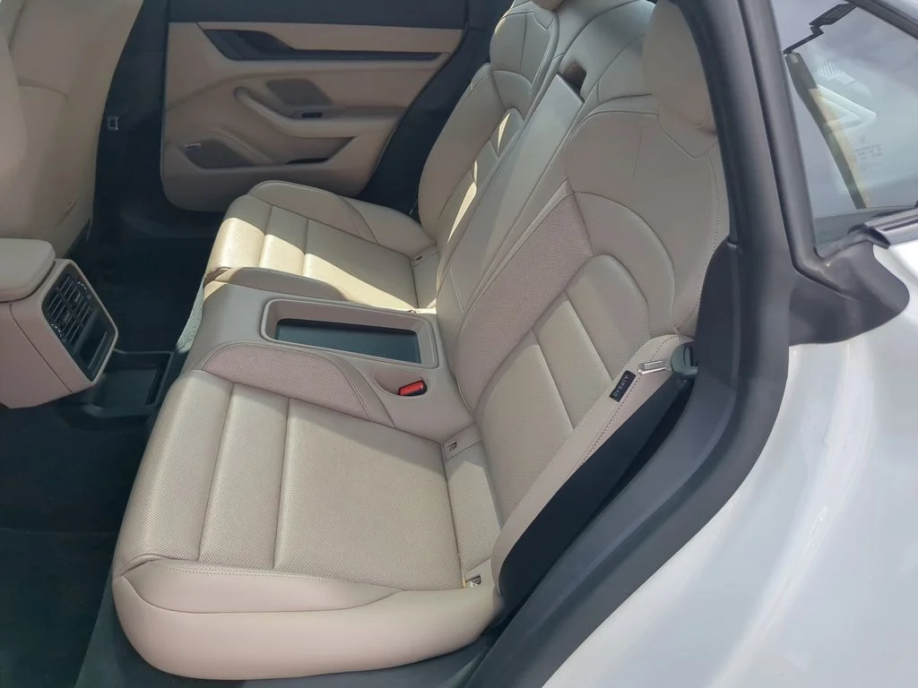 Used 2024  Porsche Base image 17