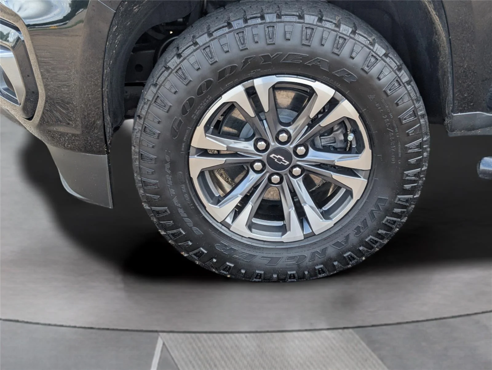 Used 2022 Black Chevrolet Z71 image 30