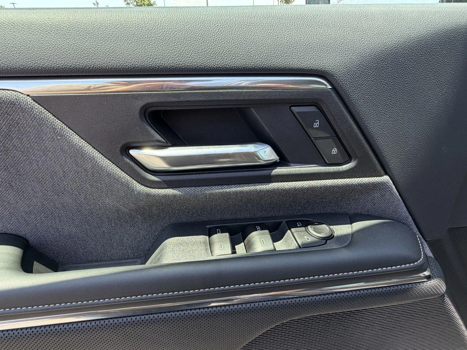New 2026 Deep Ocean Metallic GMC Elevation Standard Range image 17