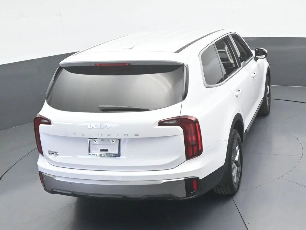 Used 2025 Glacial White Pearl Kia LX image 52