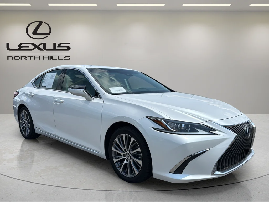 Certified Used 2020 White Lexus 300h image 4