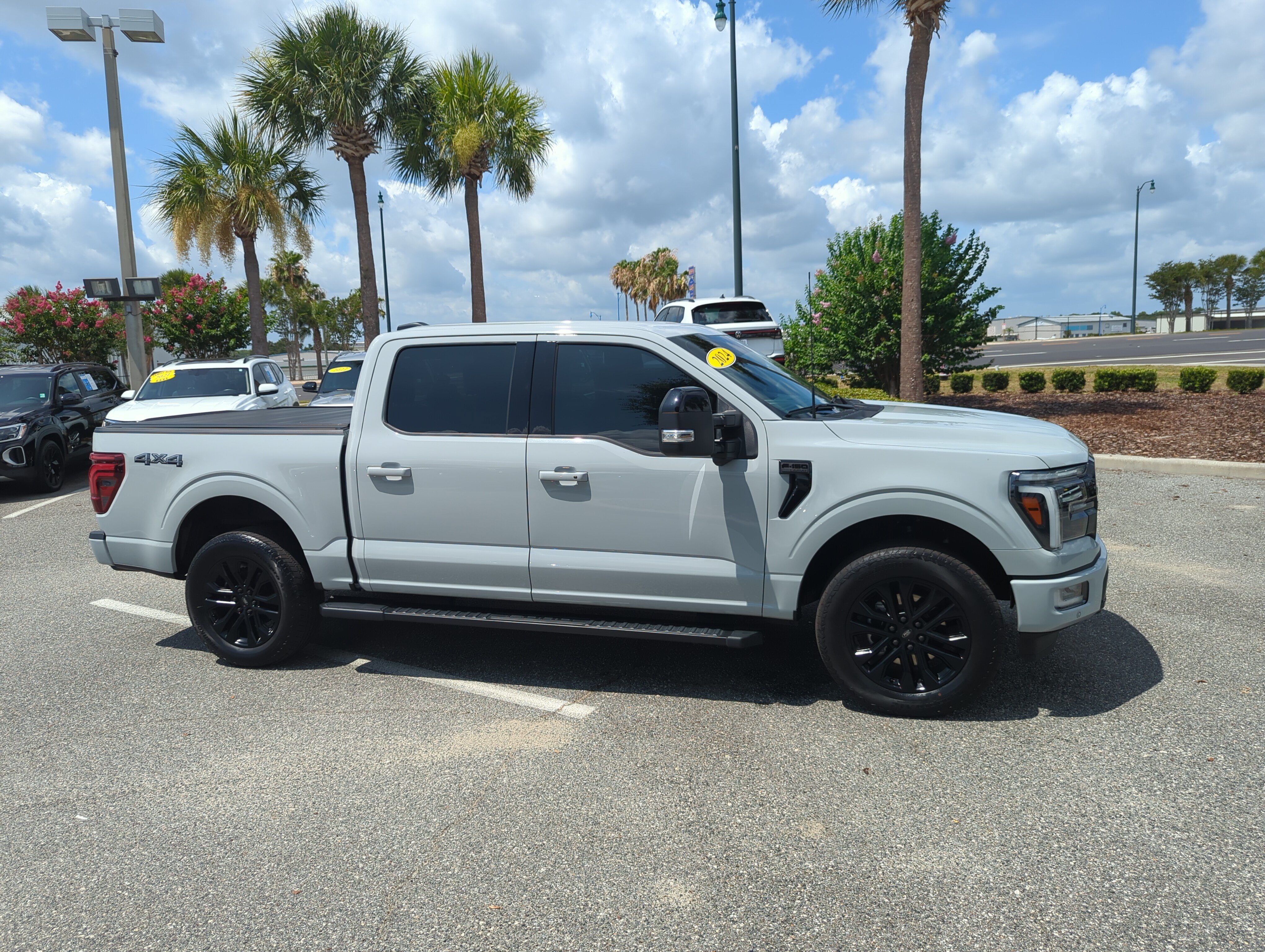 Used 2024 Avalanche Ford LARIAT image 2