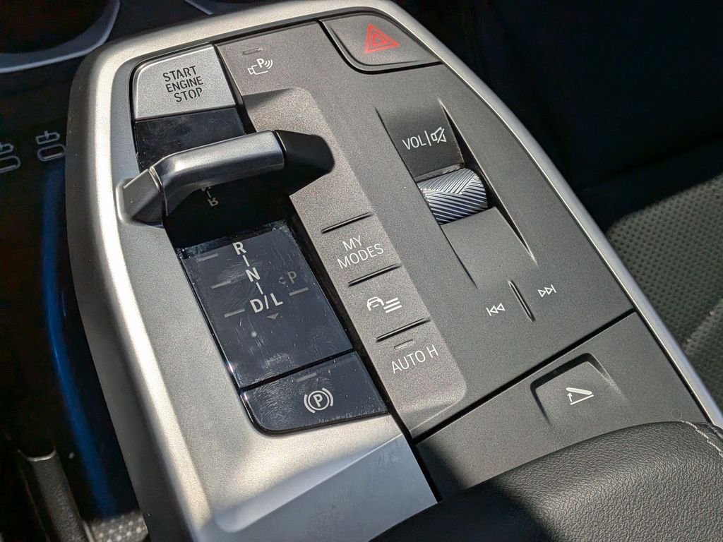 Used 2025 Green BMW xDrive28i image 10