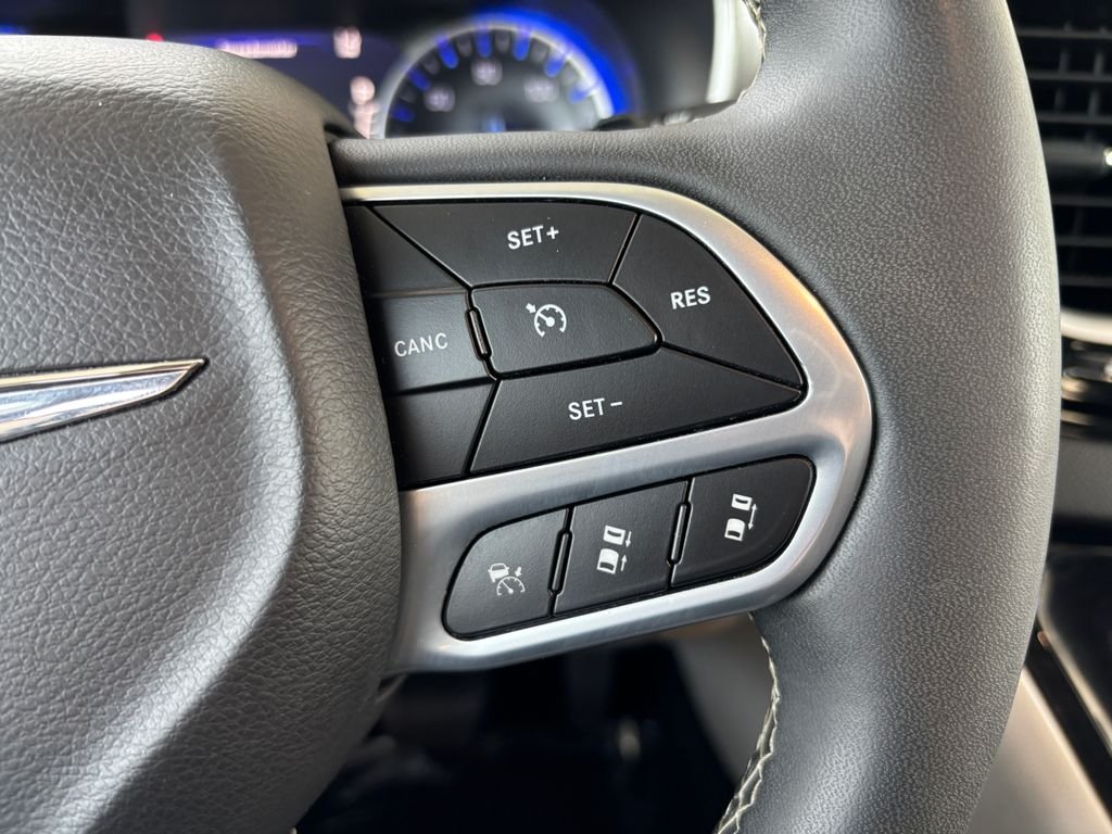 2024 Chrysler Pacifica Touring L - Photo 12