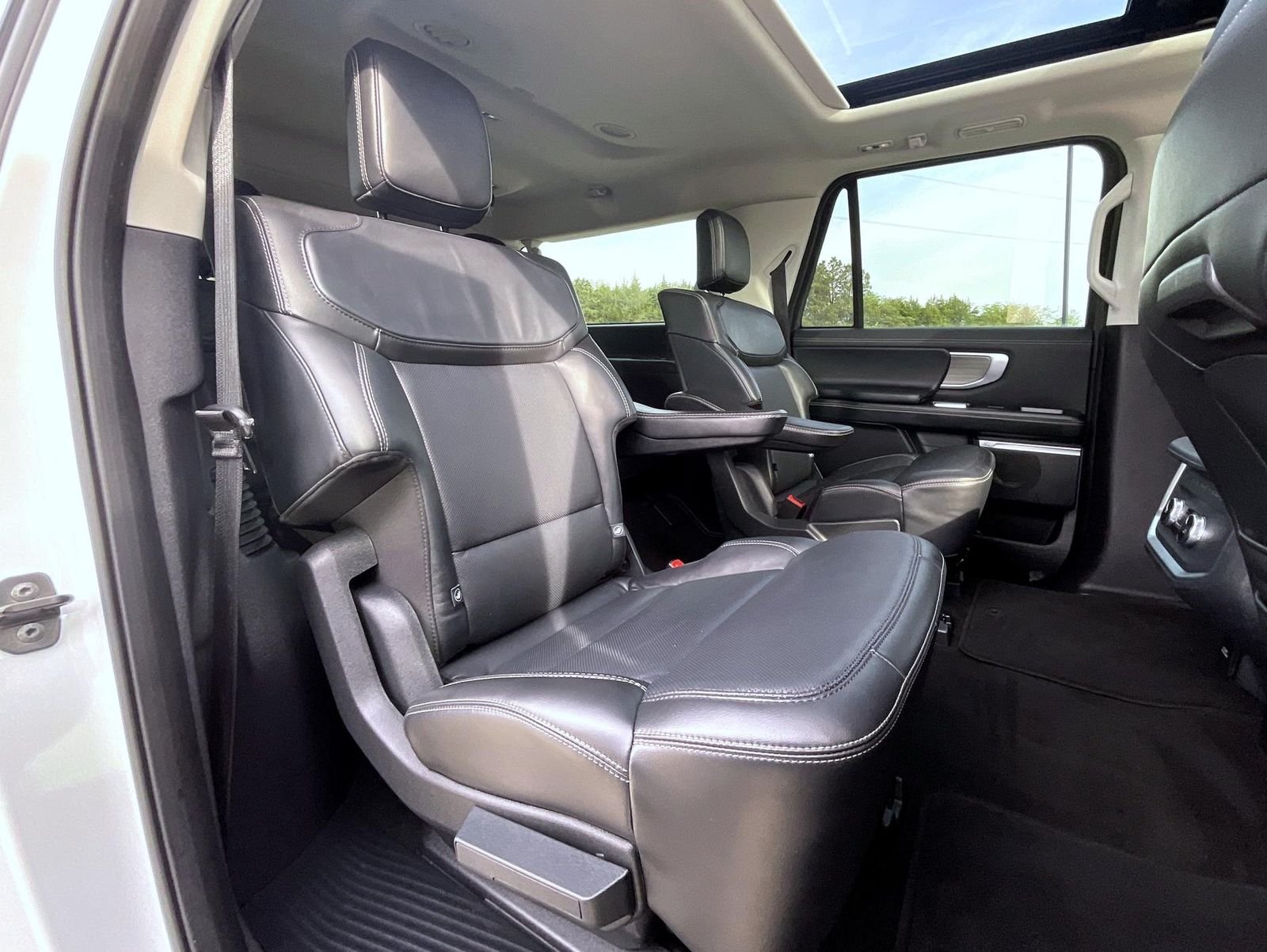 Used 2025 White Ford Platinum image 22