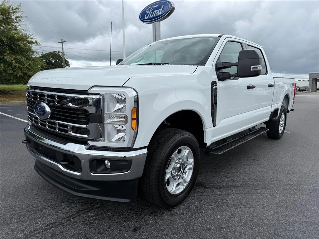 Used 2025 White Ford XLT image 4