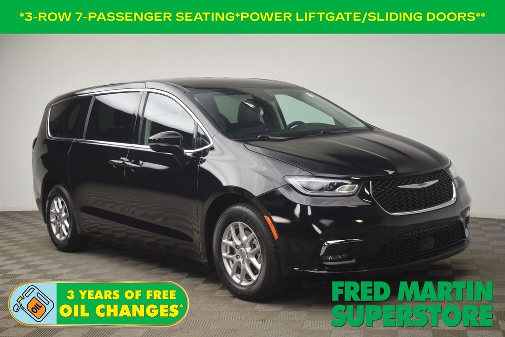 2024 Chrysler Pacifica Touring L's photo