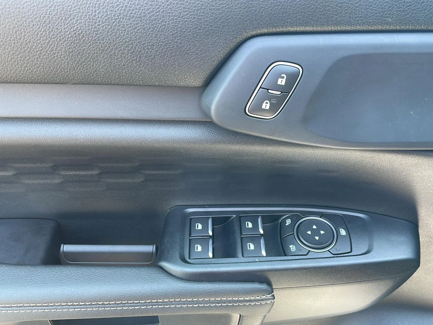 New 2026 Oxford White Ford XLT image 13