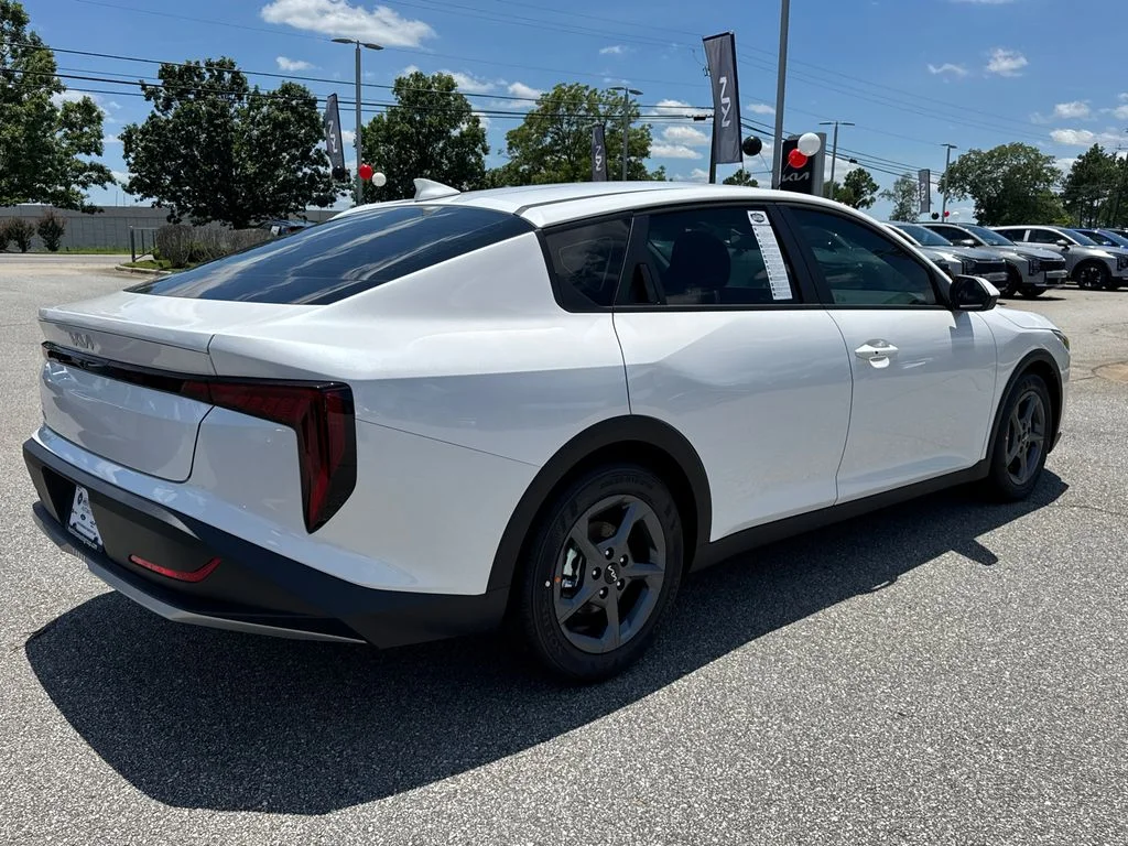 New 2026 Snow White Pearl Kia LXS image 3