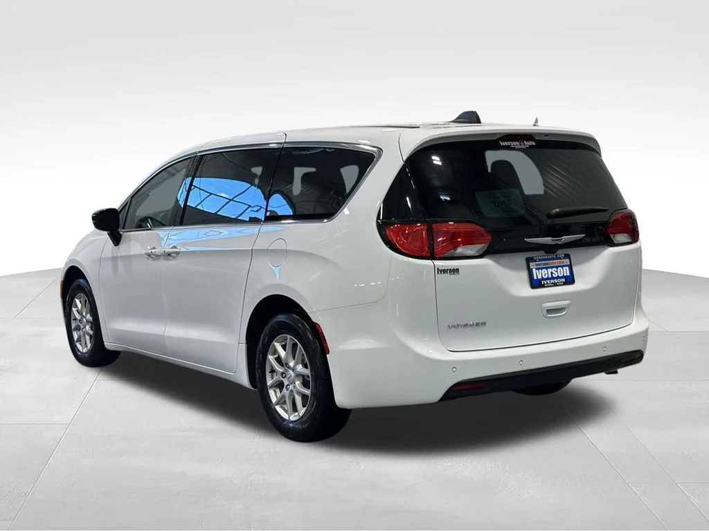 New 2026 Bright White Clear-Coat Exterior Paint Chrysler LX image 5
