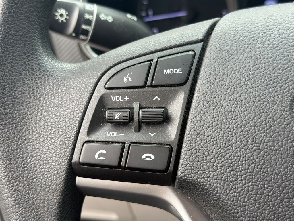 Used 2019 Silver Hyundai SE image 24