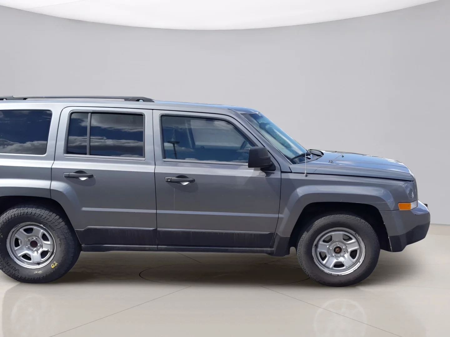Used 2014 Gray Jeep SPORT image 4