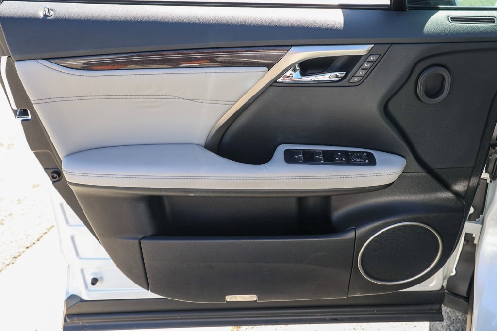 Used 2017 White Lexus 450h image 24