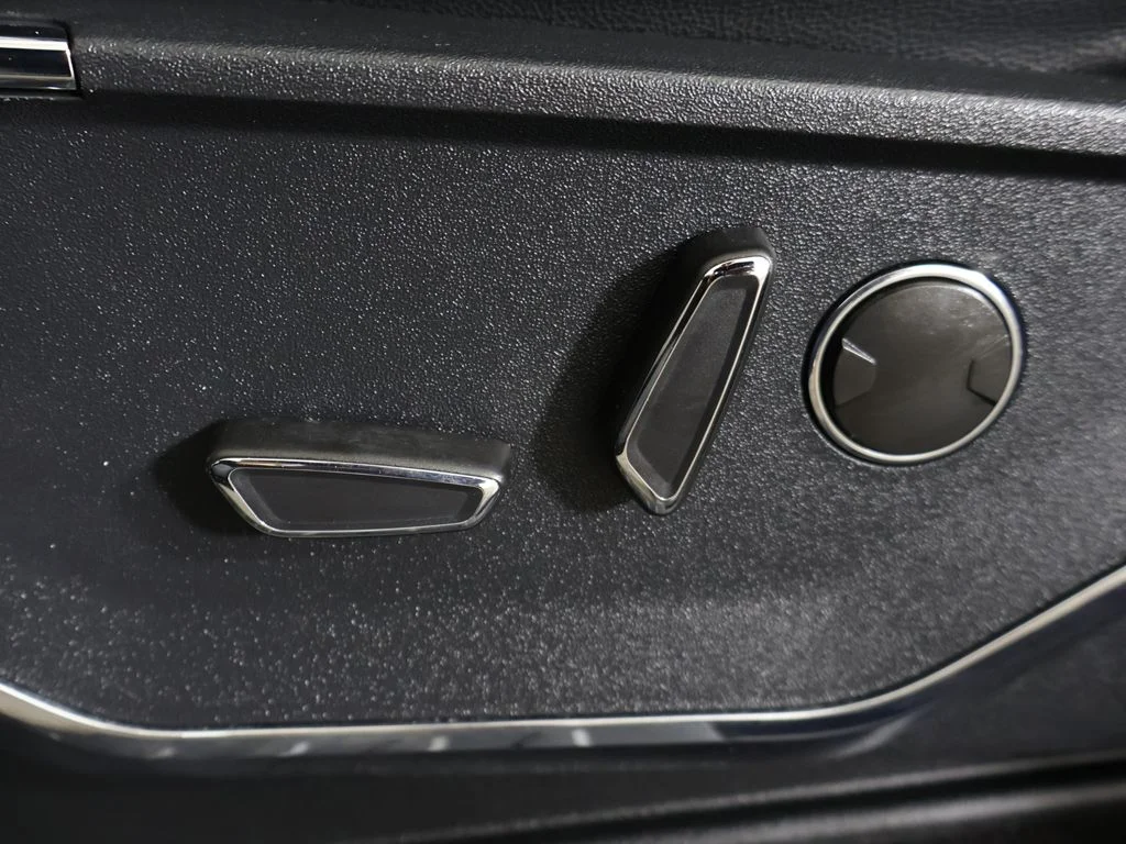 Used 2024 Agate Black Metallic Ford Lariat image 37