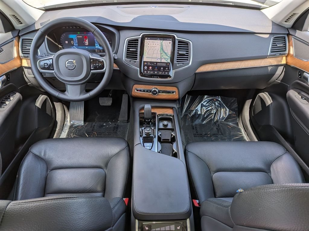 Used 2023  Volvo T8 Core Bright Theme image 5