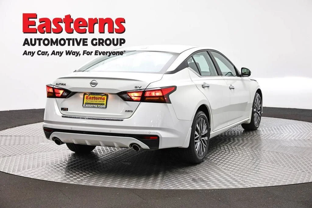 Used 2023 White Nissan 2.5 SV image 6
