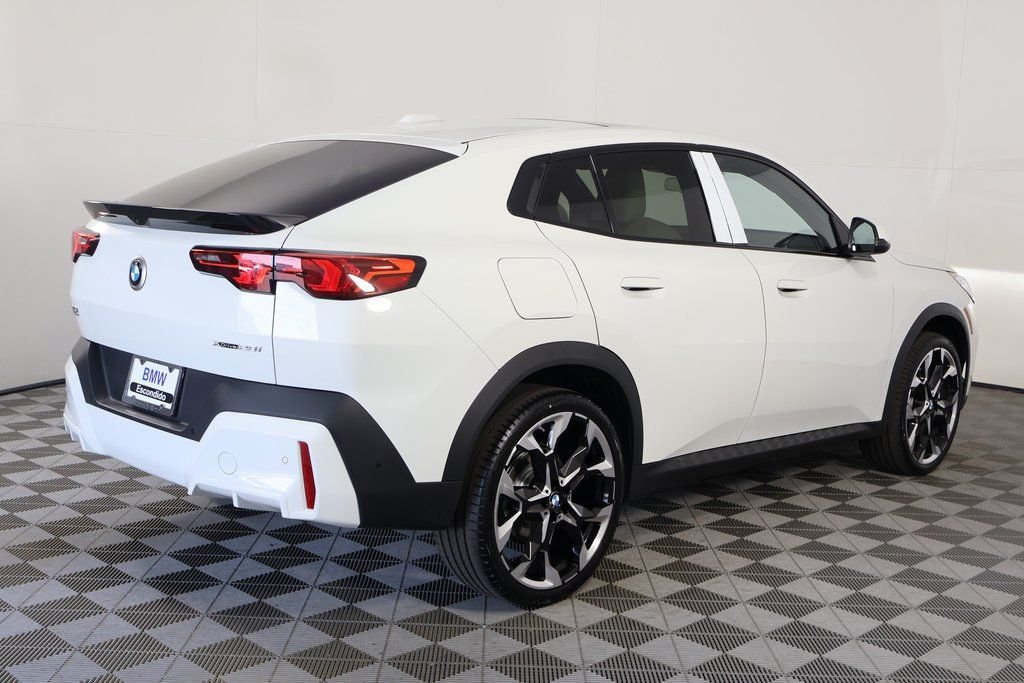 New 2026 Alpine White BMW xDrive28i image 2