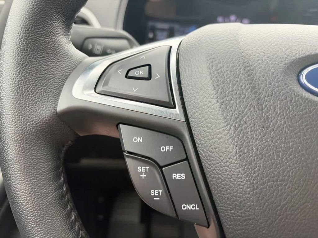 Used 2022  Ford SEL image 23