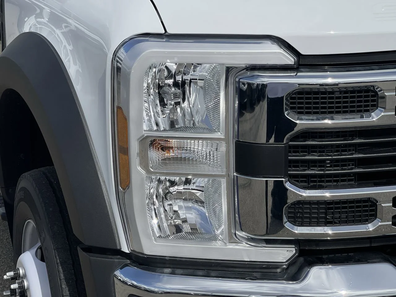 New 2024 Oxford White Ford XL image 7