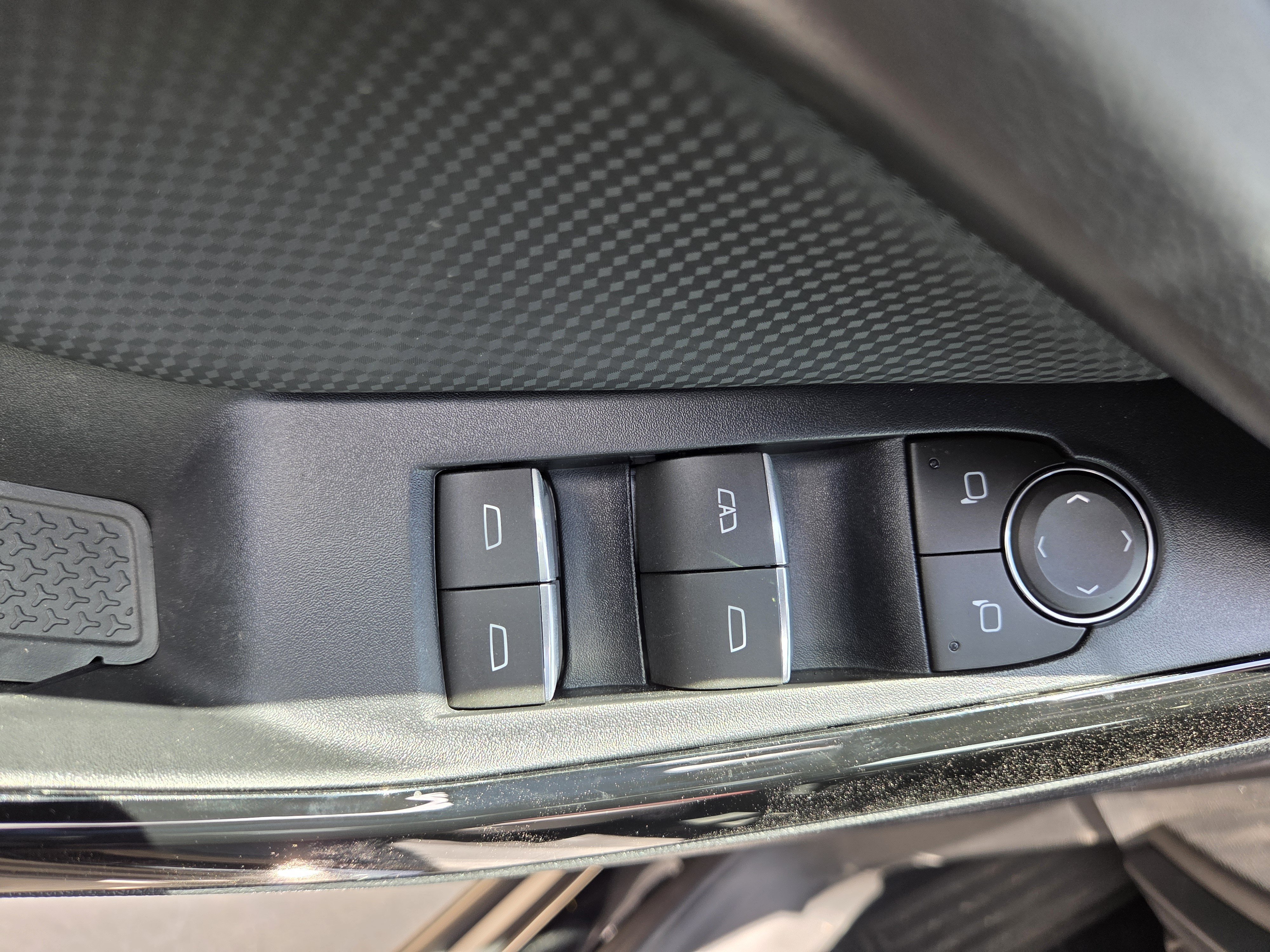 New 2026 Mosaic Black Metallic Chevrolet FWD RS image 20