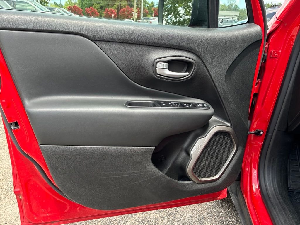 Used 2023 Red Jeep Latitude image 11
