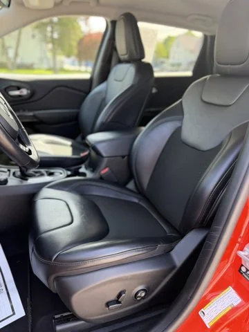 Used 2021 Spitfire Orange Clearcoat Jeep Altitude image 5