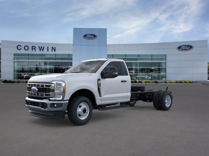 2025 Ford F-350 Super Duty Chassis Cab XL - Photo 2
