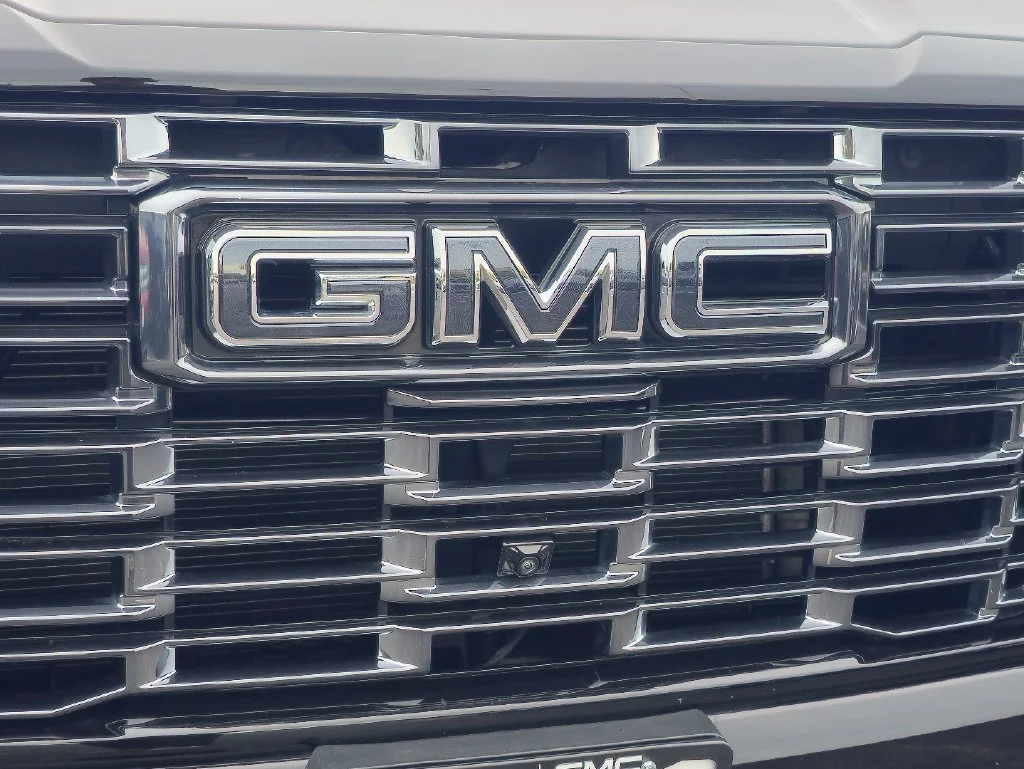 2025 GMC Yukon Denali Ultimate - Photo 32