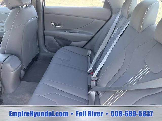Used 2023  Hyundai SEL image 13