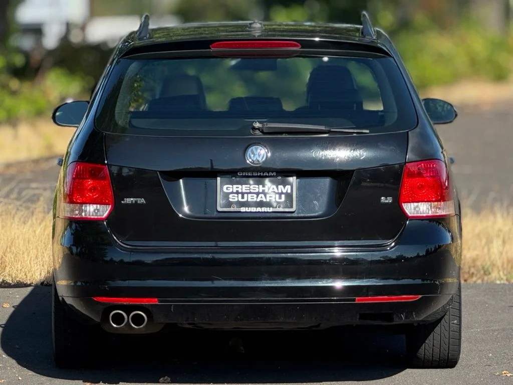 Used 2009  Volkswagen 2.5L SE image 6