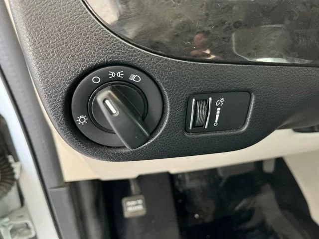 Used 2019 White Knuckle Clearcoat Dodge SE image 57