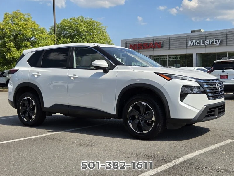 Used 2025 White Pearl NISSAN AWD SV image 3