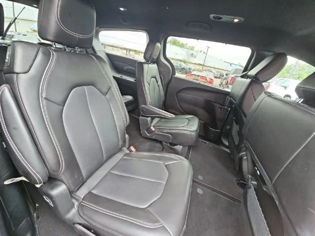 Used 2025 Black Chrysler Select image 30