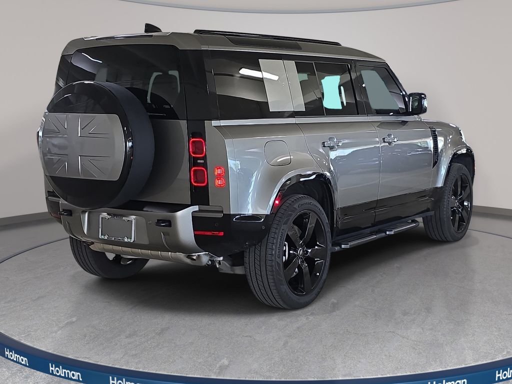 Used 2025 Silver Land Rover X-Dynamic SE image 7