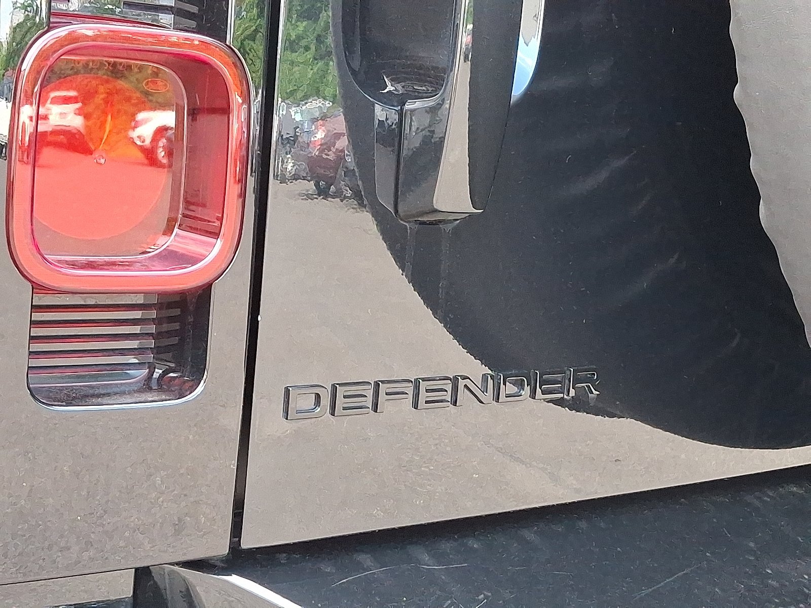 2025 Land Rover Defender X-Dynamic SE - Photo 30