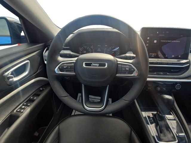 Used 2022 Blue Jeep Latitude image 12